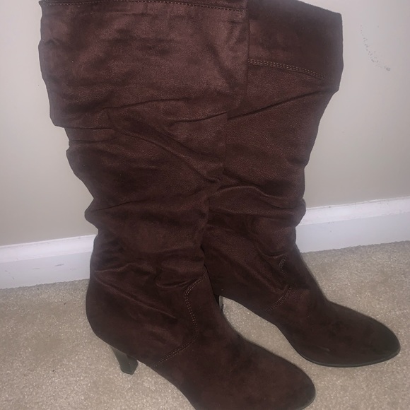 Brown suede calf length tall boot - Picture 2 of 5